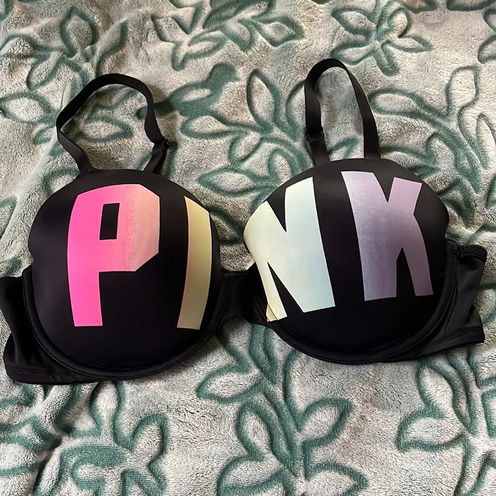T-shirt bra.